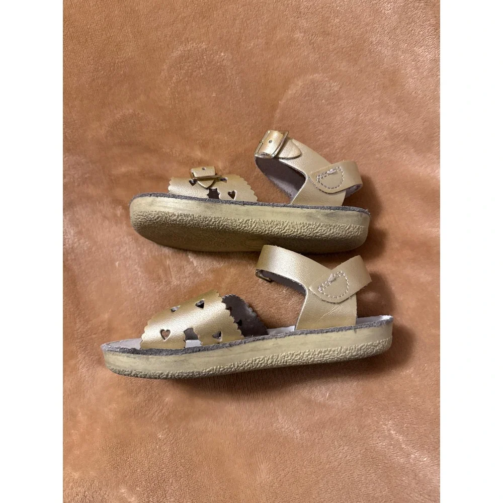 Salt Water Sun-San Sweetheart Gold Leather Scalloped Heart Sandals Toddler 8